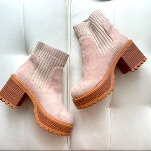 NWOT wooden platform sock boots✨ size 8